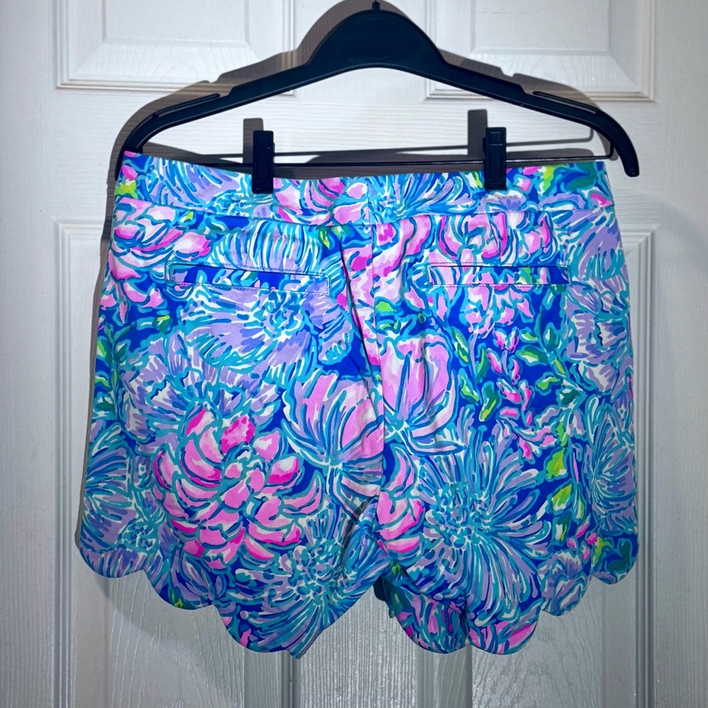 Lilly Pulitzer scalloped short 6